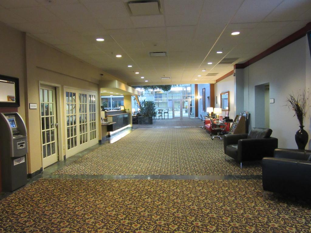 Atrium Hotel & Conference Center Hutchinson Zewnętrze zdjęcie