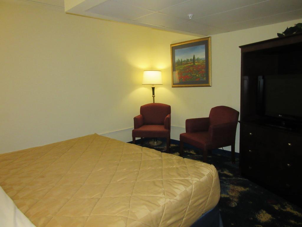 Atrium Hotel & Conference Center Hutchinson Zewnętrze zdjęcie