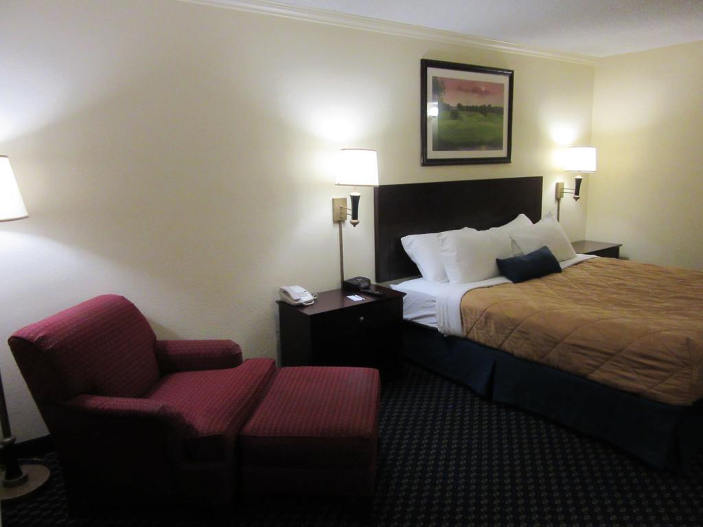 Atrium Hotel & Conference Center Hutchinson Zewnętrze zdjęcie