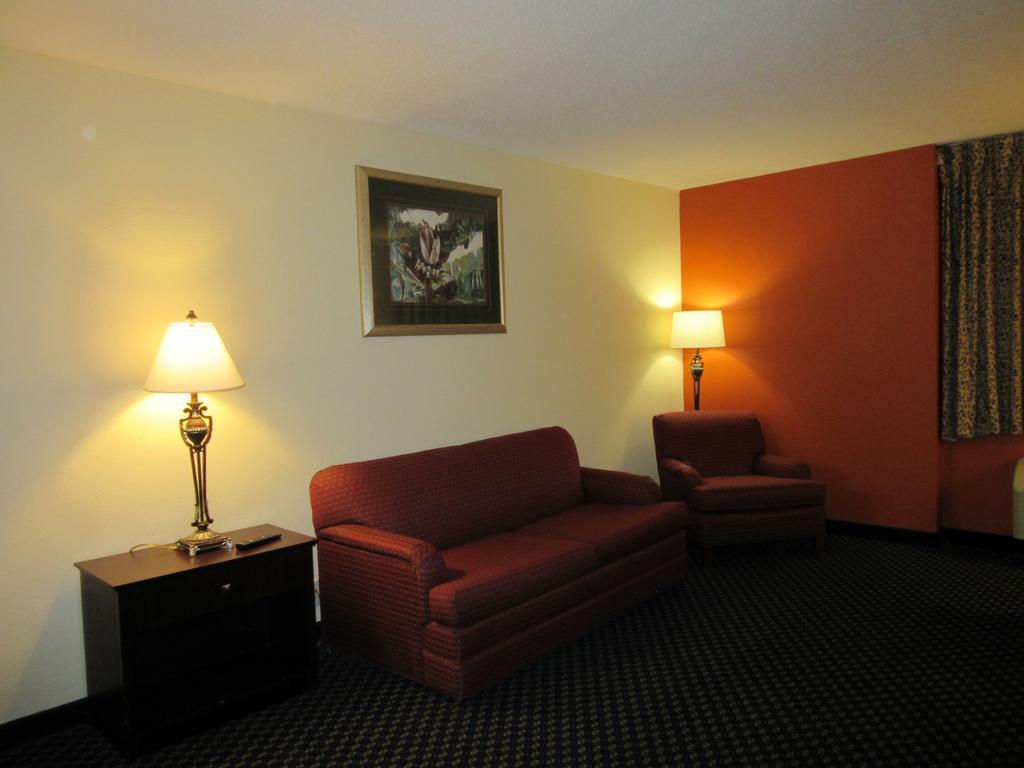 Atrium Hotel & Conference Center Hutchinson Zewnętrze zdjęcie