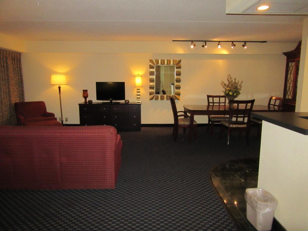 Atrium Hotel & Conference Center Hutchinson Zewnętrze zdjęcie