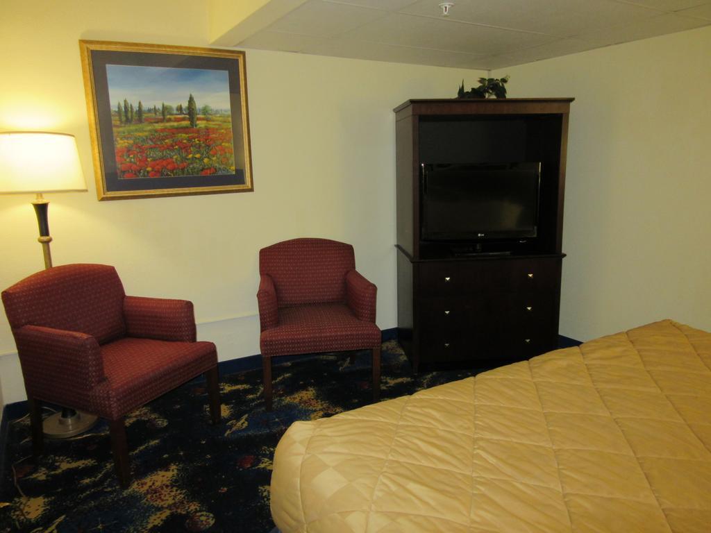 Atrium Hotel & Conference Center Hutchinson Zewnętrze zdjęcie