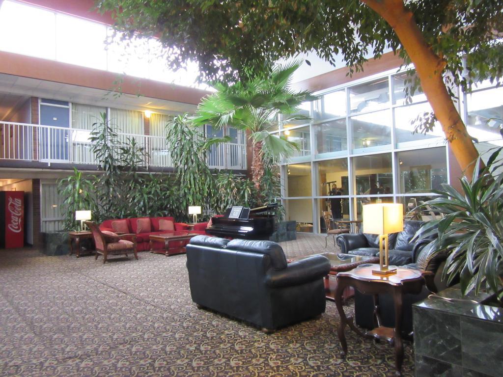 Atrium Hotel & Conference Center Hutchinson Zewnętrze zdjęcie